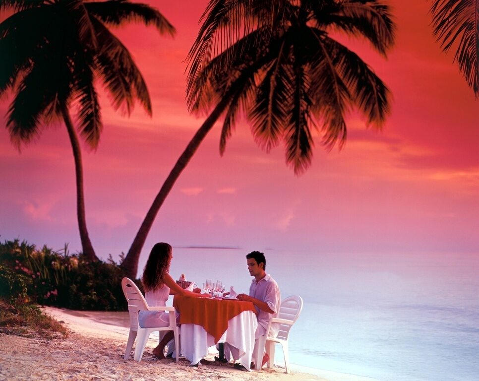 Тур на двоих июль. Романтические места. Романтические места для двоих. Свадебная фотосессия на Мальдивах. Красивые места для двоих.